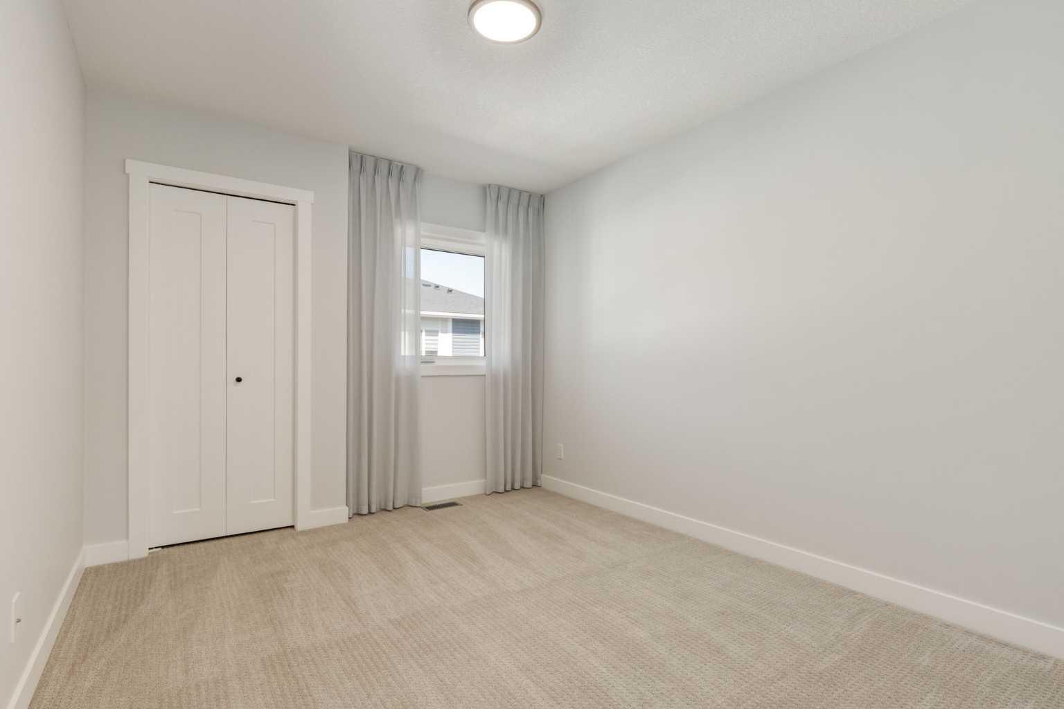 121 Walden Lane SE