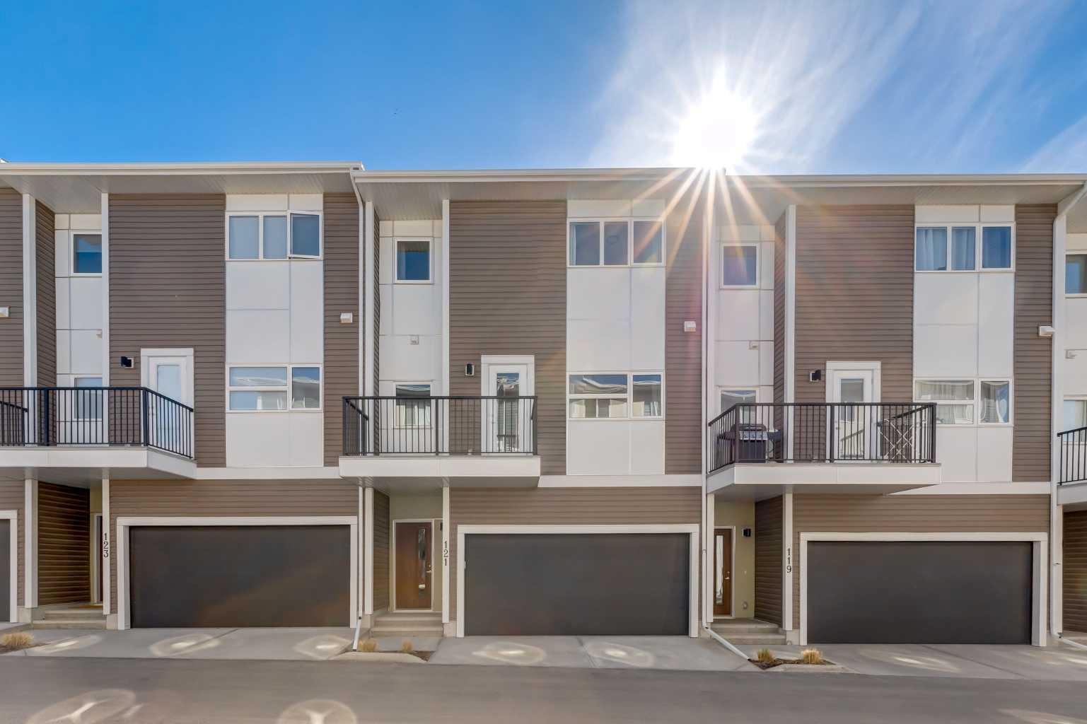 121 Walden Lane SE