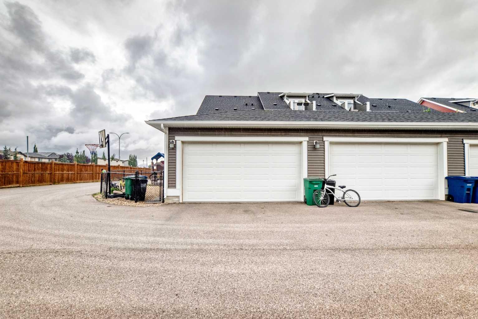 156 South Point Court SW