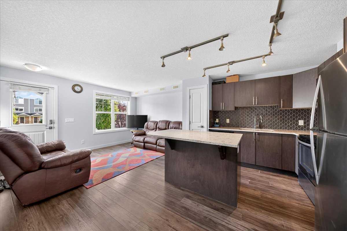171 Evanscrest Gardens NW