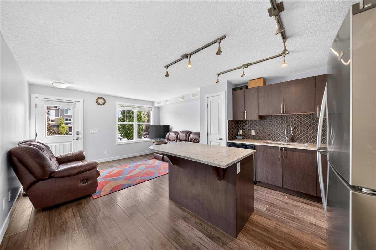 171 Evanscrest Gardens NW