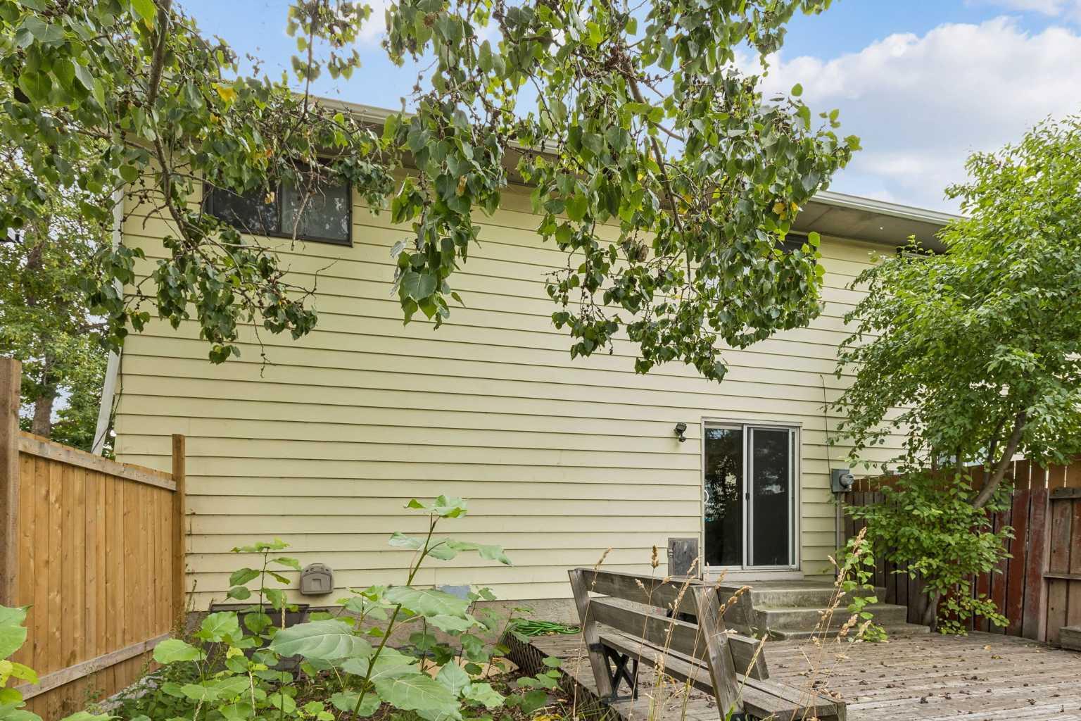 124 Pineset Place NE