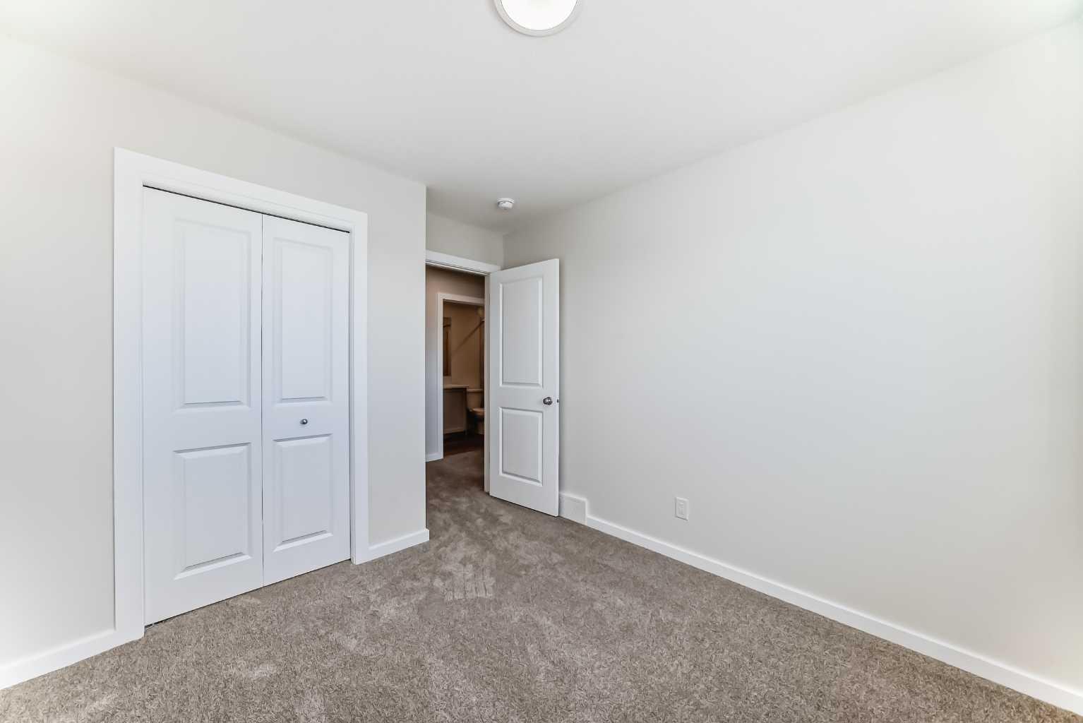 11 Blue Heron Parade SE