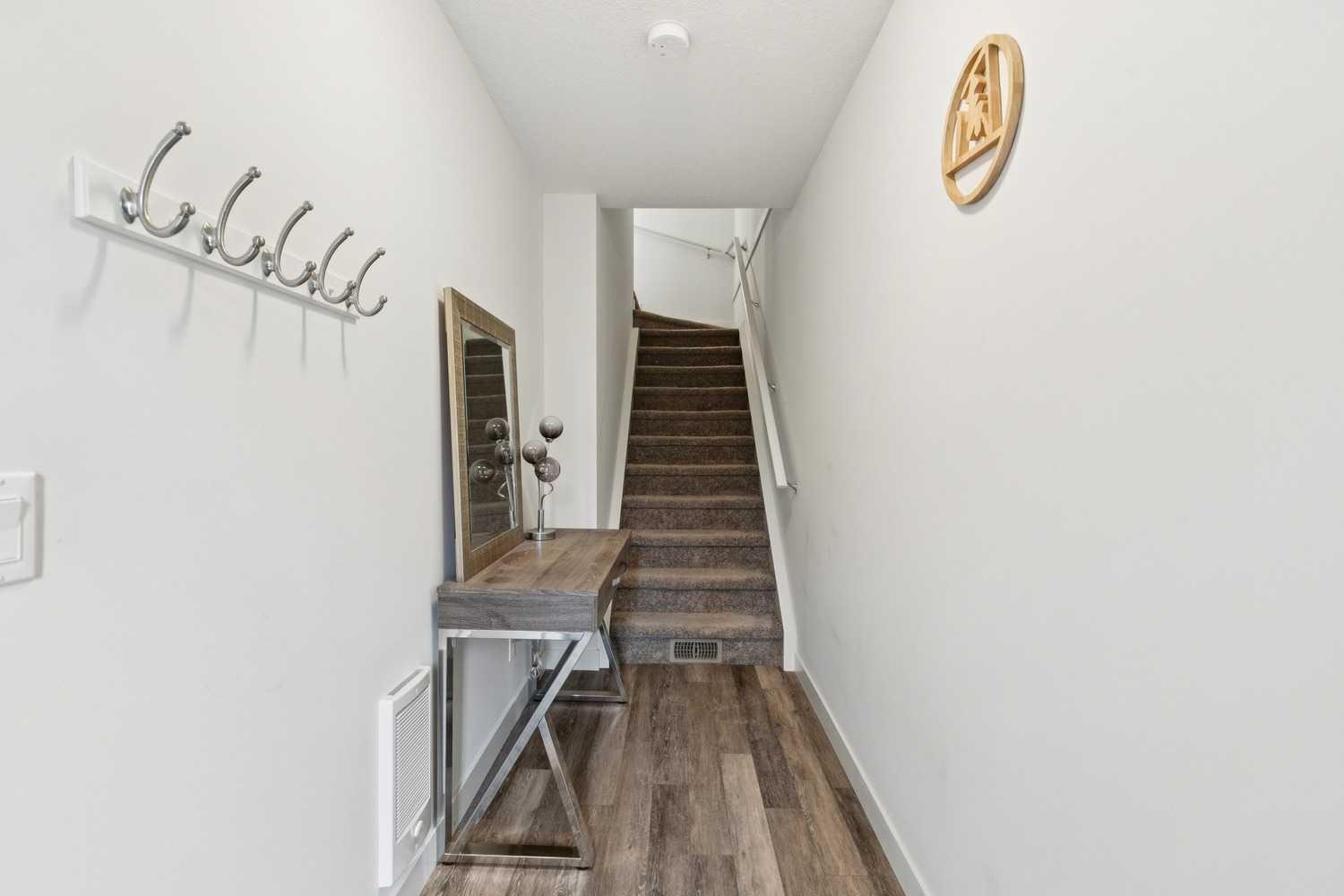 108, 11 Evanscrest Mews NW