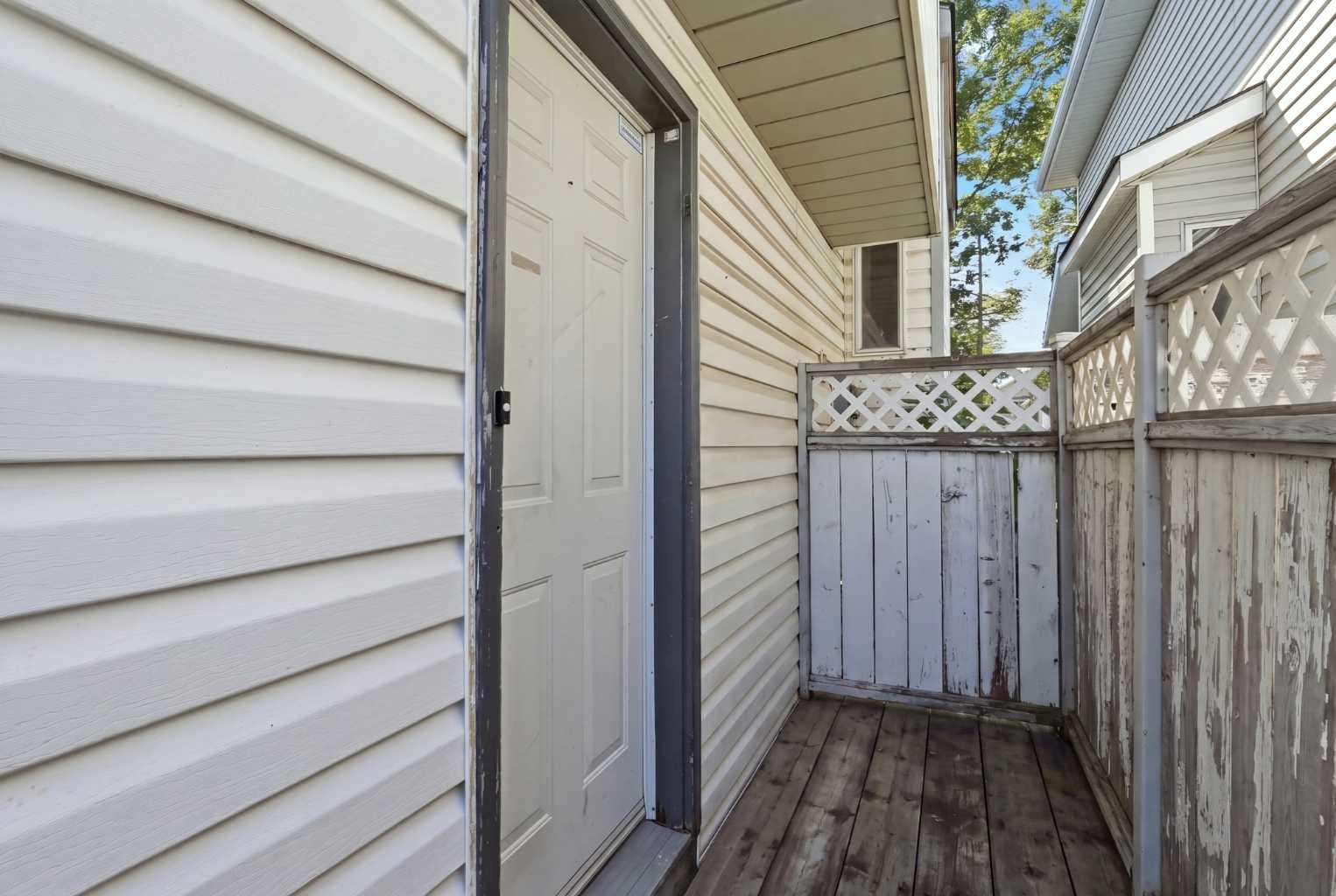 271 Erin Meadow Close SE