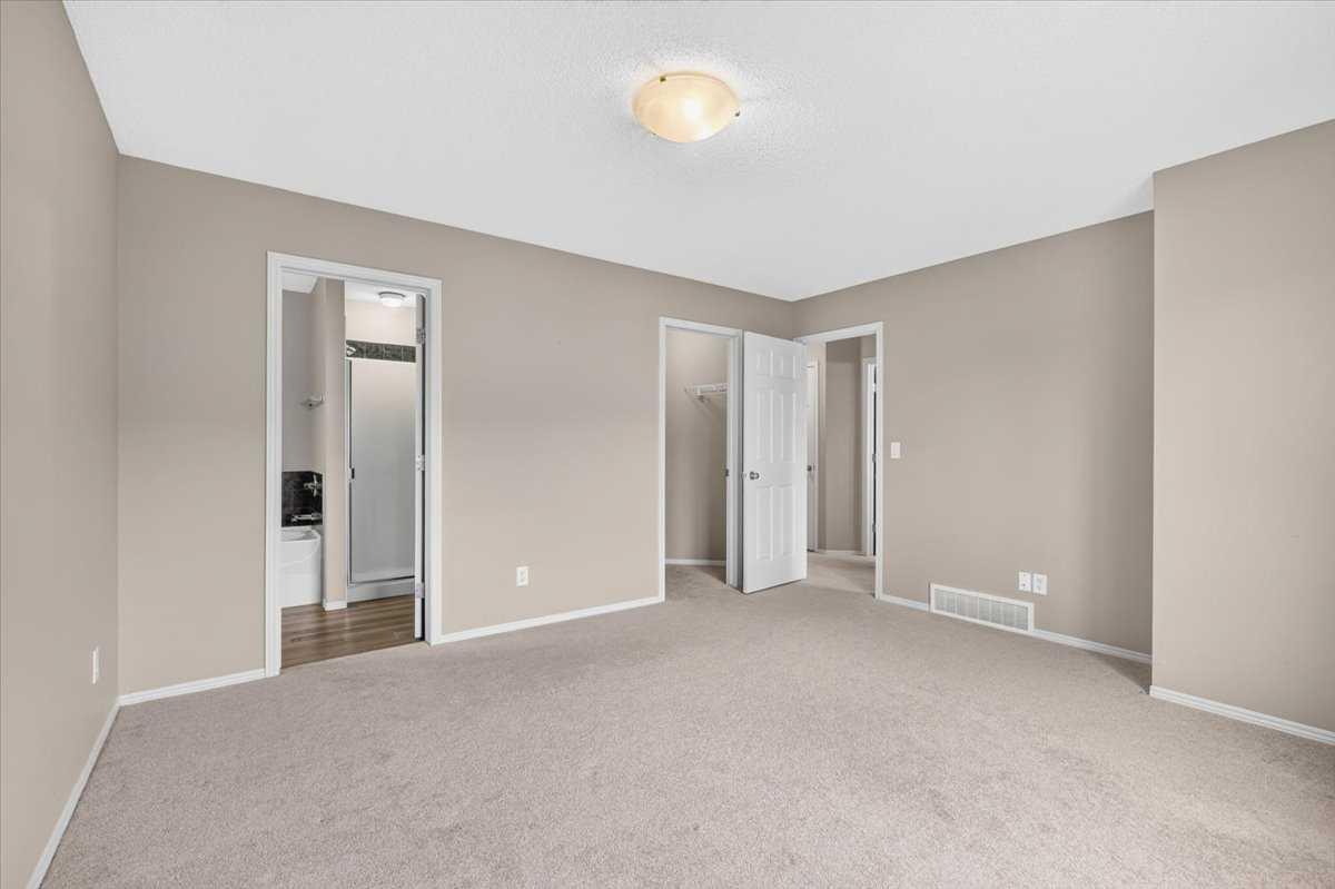 380 Royal Oak Heights NW