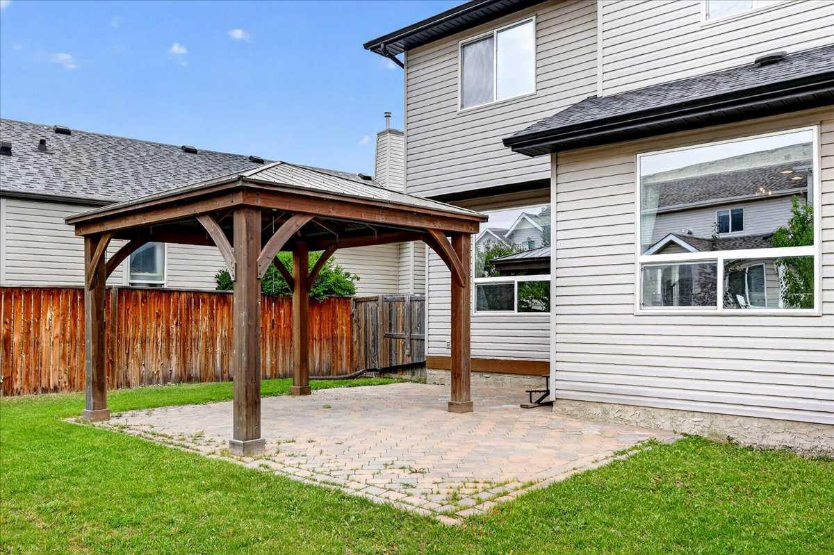 380 Royal Oak Heights NW