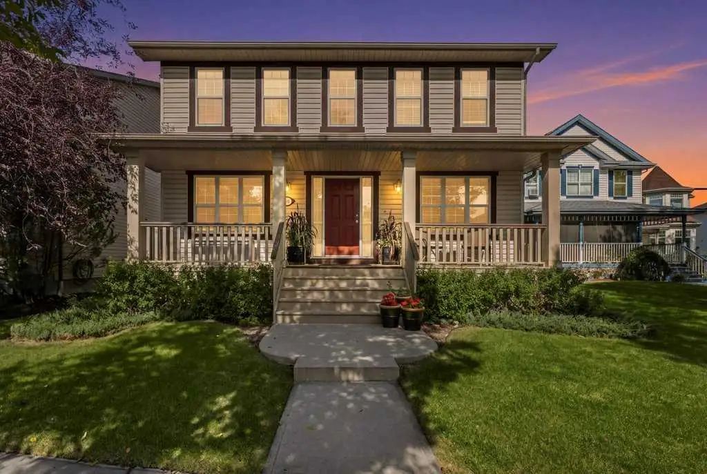 393 Inverness Park SE