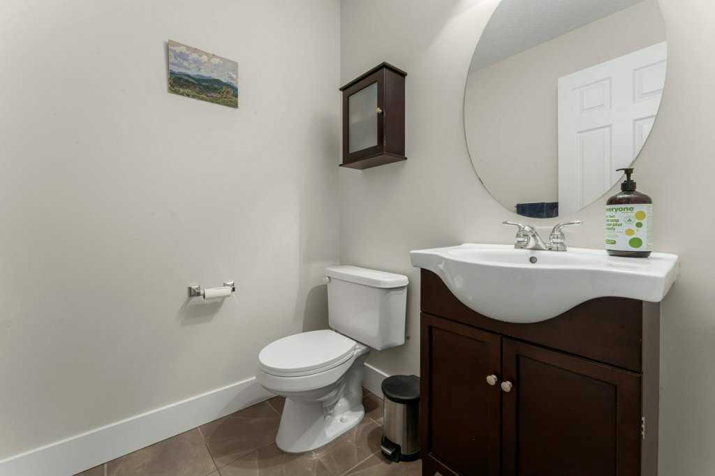 393 Inverness Park SE