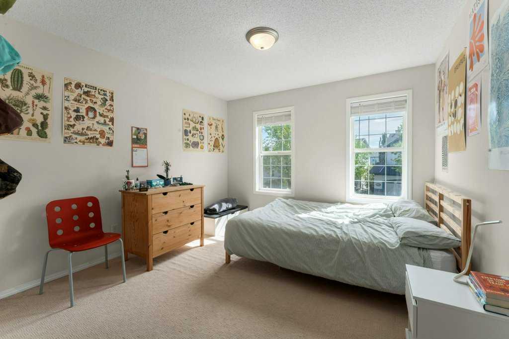 393 Inverness Park SE