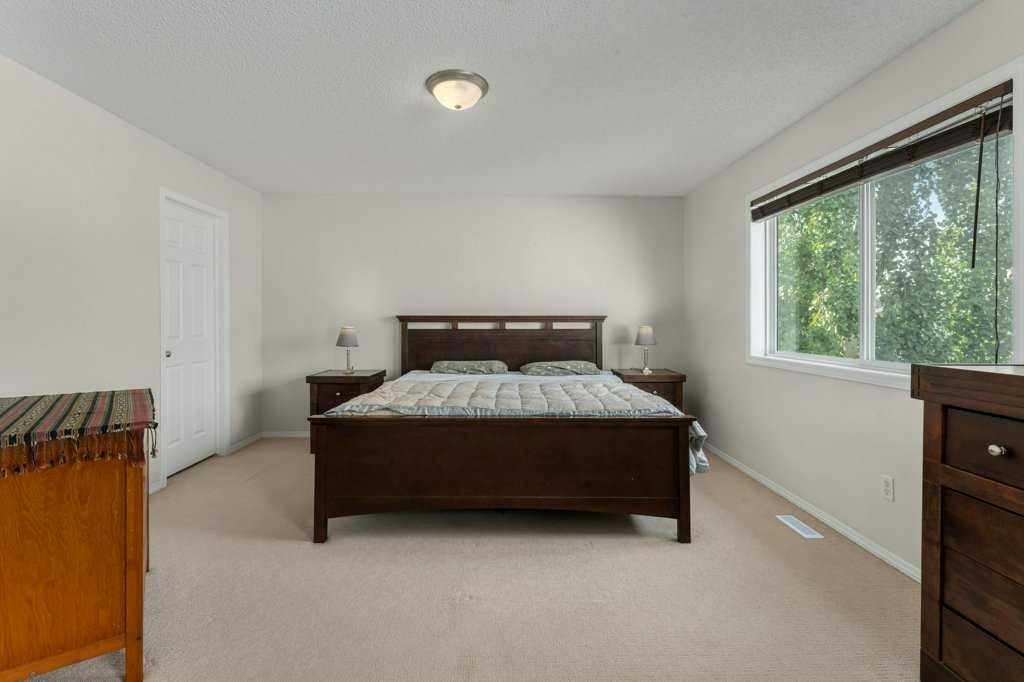 393 Inverness Park SE