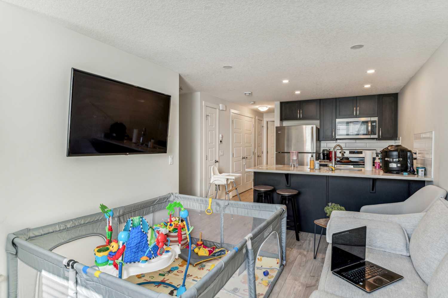 312, 260 Rowley Way NW