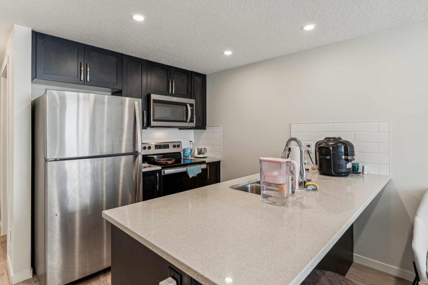 312, 260 Rowley Way NW