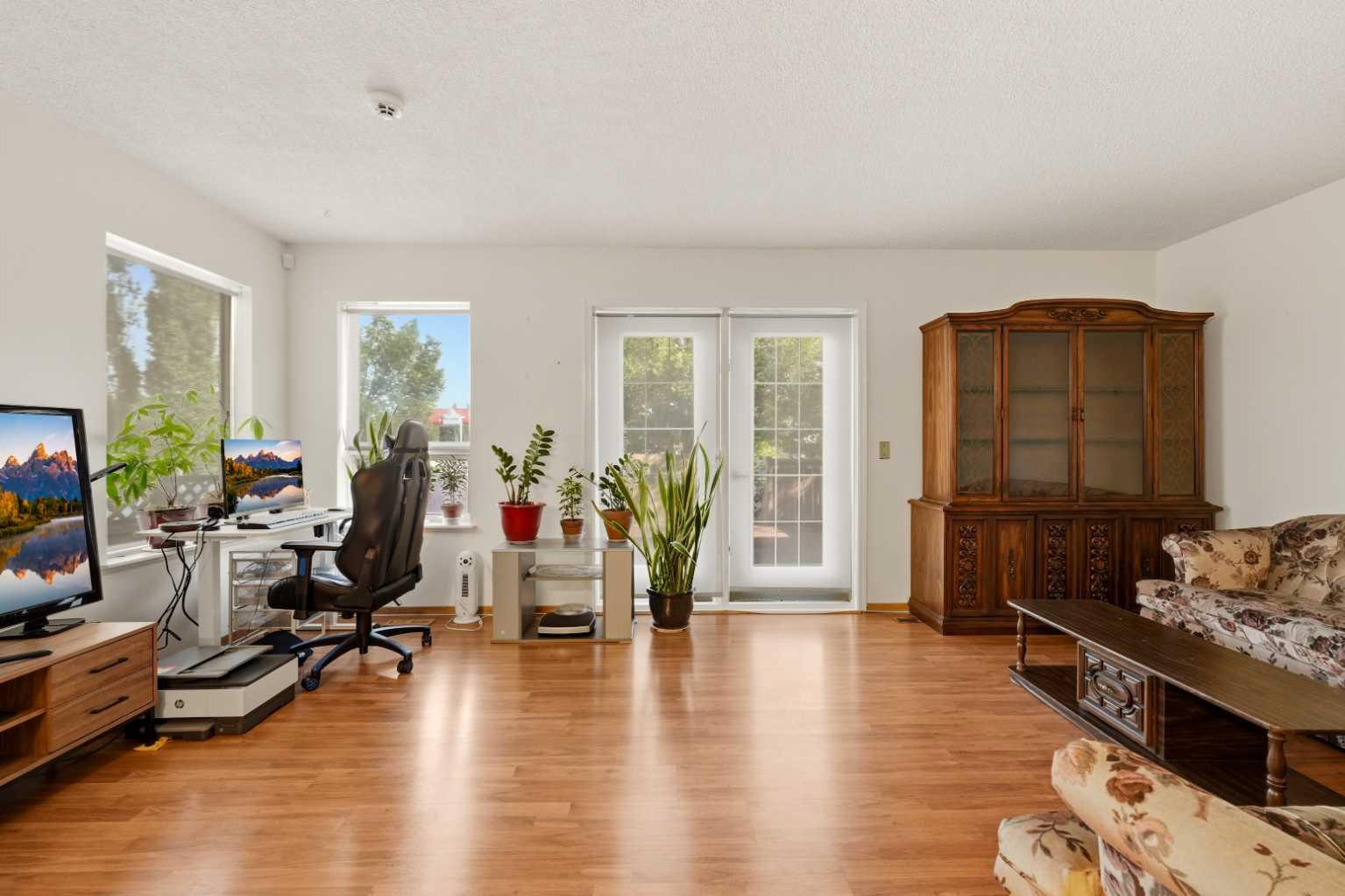 28 Martinglen Way NE