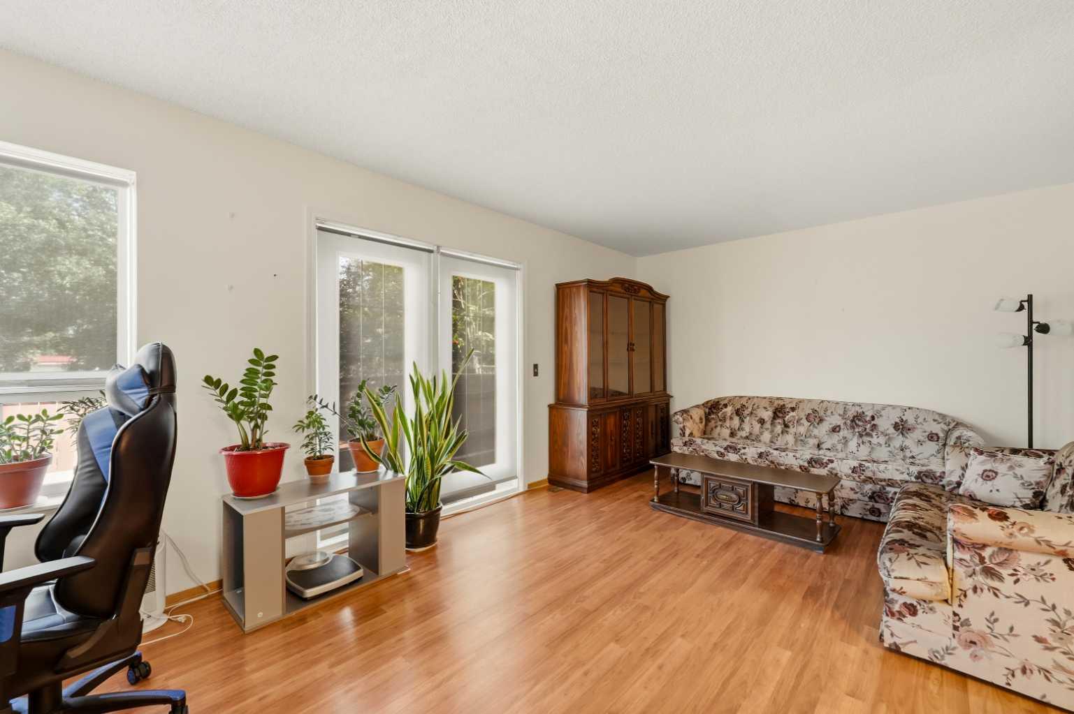 28 Martinglen Way NE