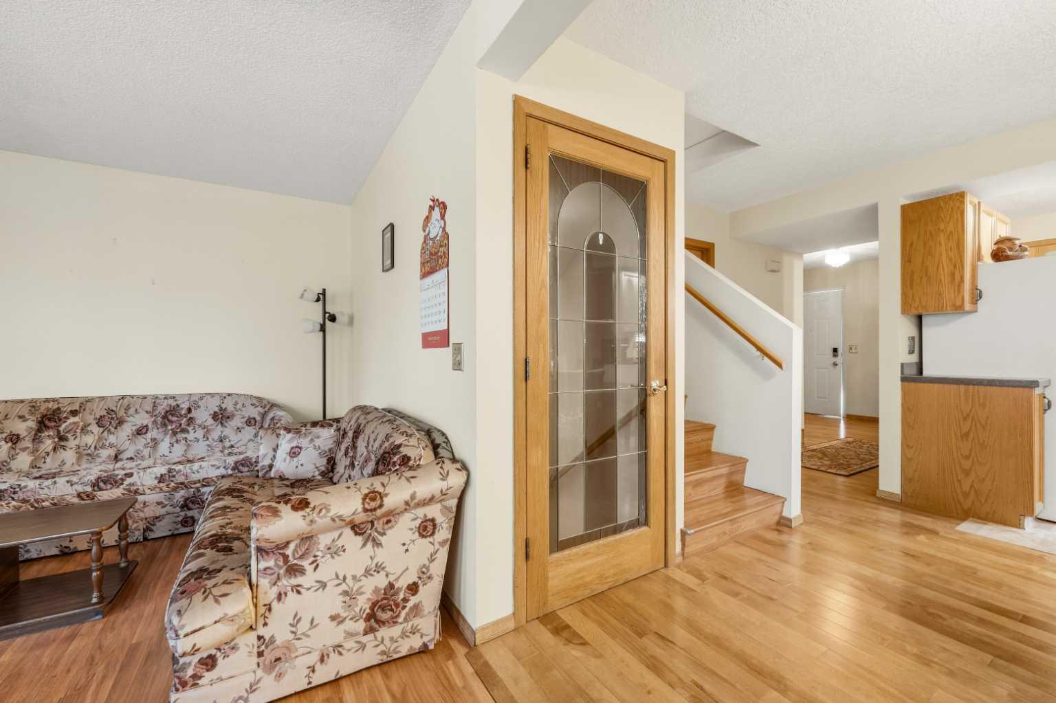 28 Martinglen Way NE