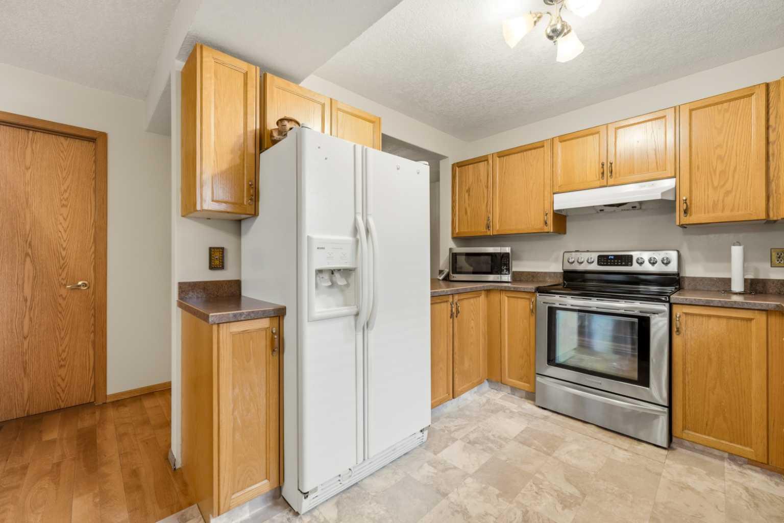 28 Martinglen Way NE