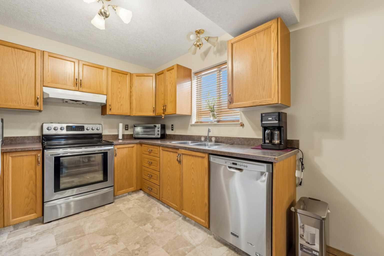 28 Martinglen Way NE