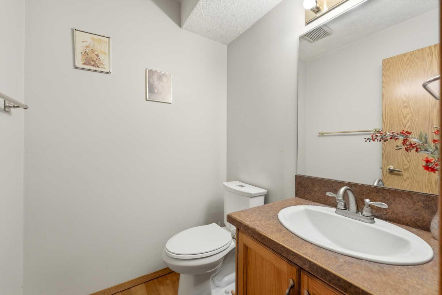 28 Martinglen Way NE