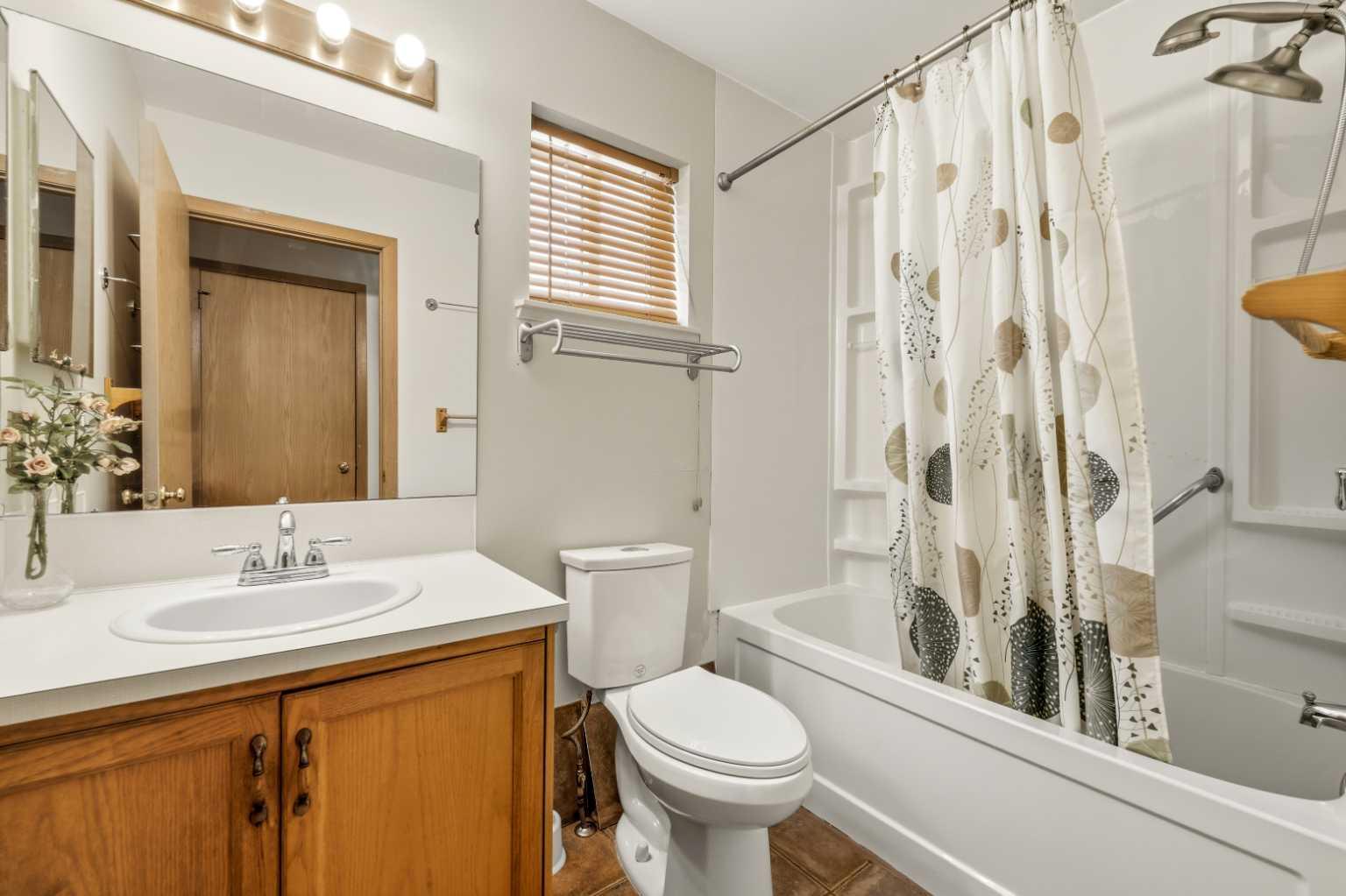 28 Martinglen Way NE