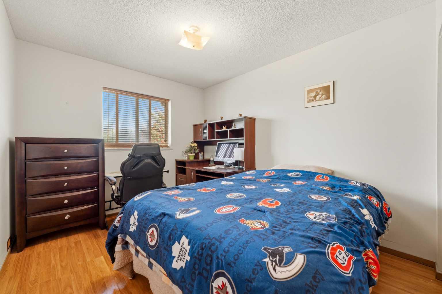 28 Martinglen Way NE