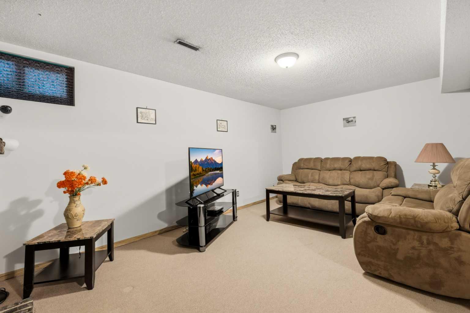 28 Martinglen Way NE