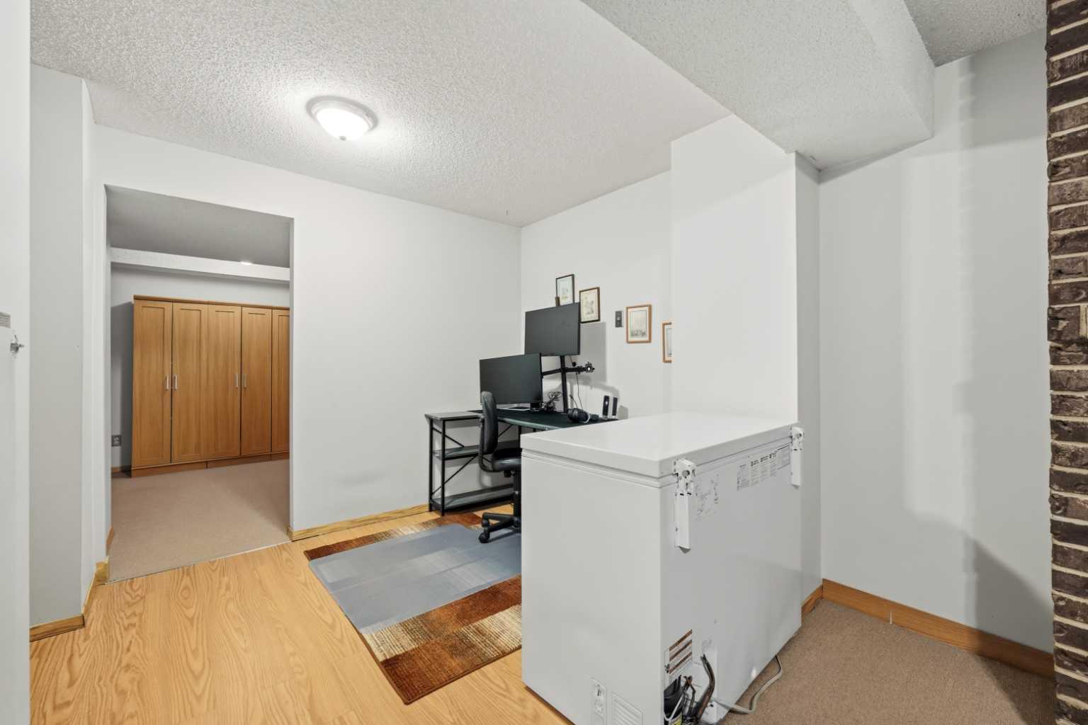 28 Martinglen Way NE