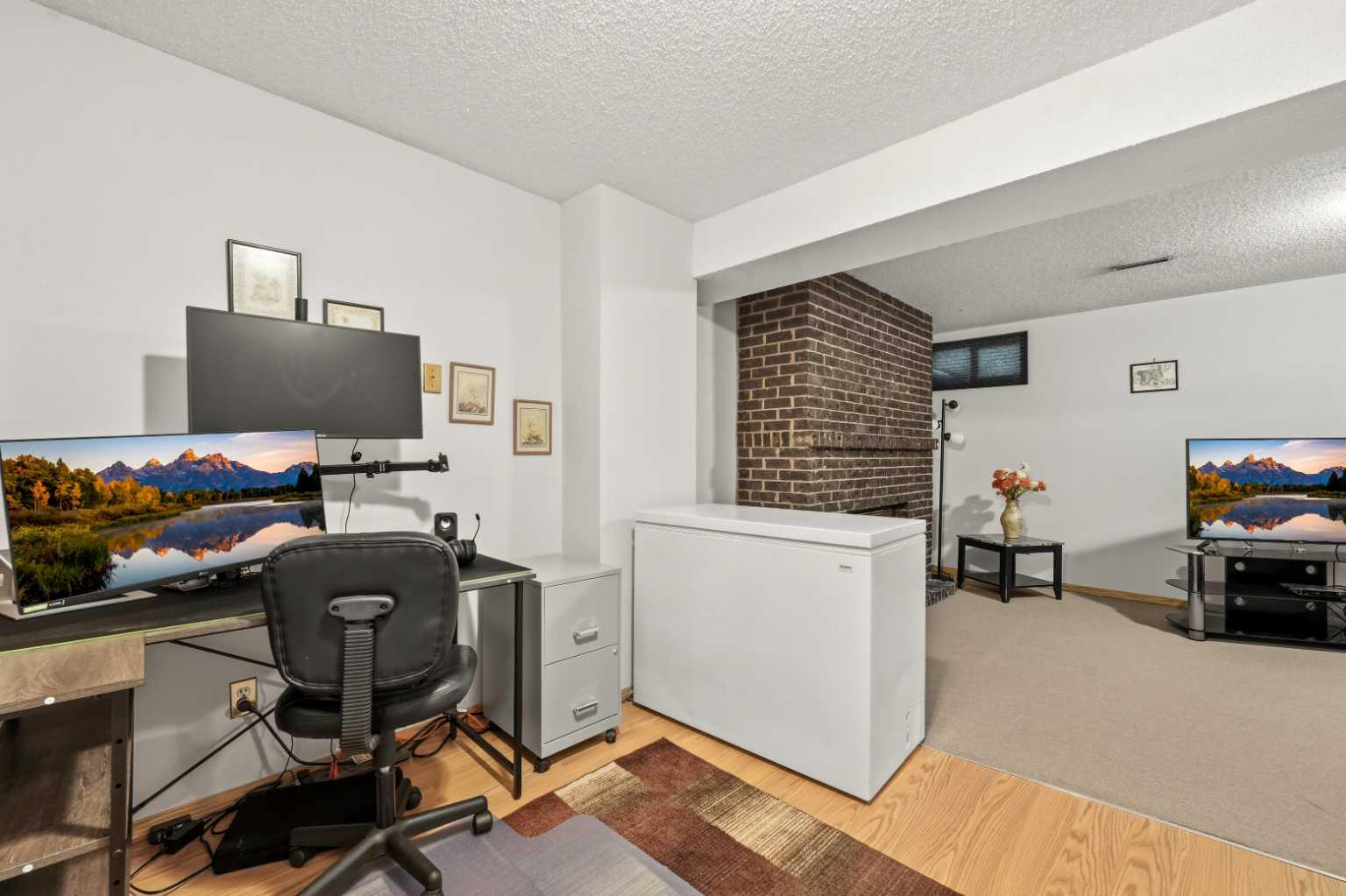 28 Martinglen Way NE