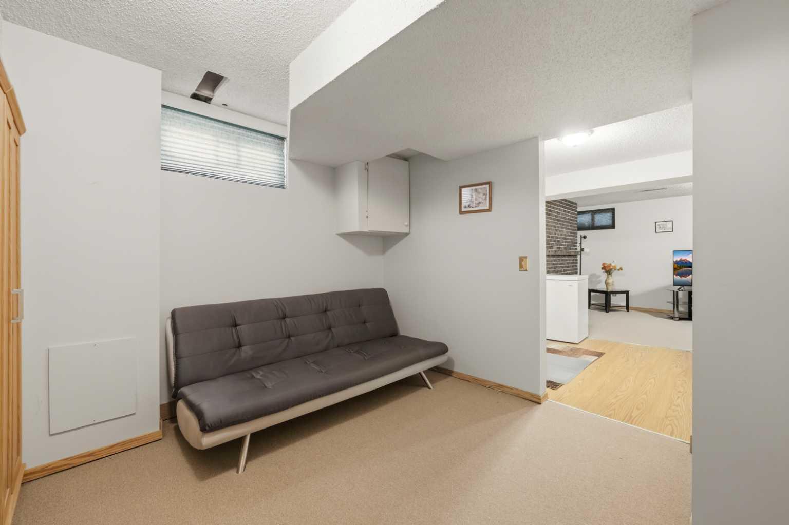 28 Martinglen Way NE