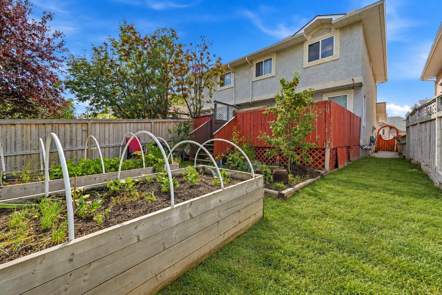 28 Martinglen Way NE