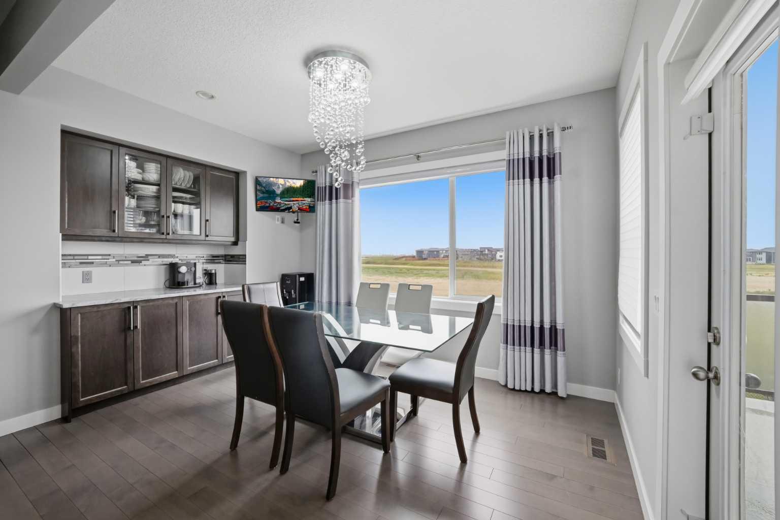 288 Corner Meadows Manor NE