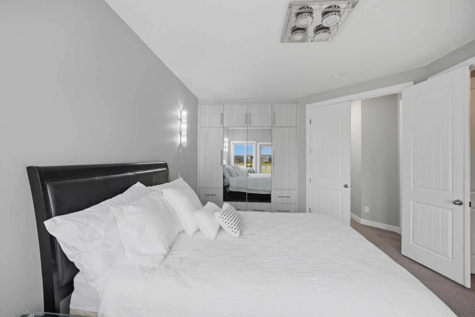 288 Corner Meadows Manor NE