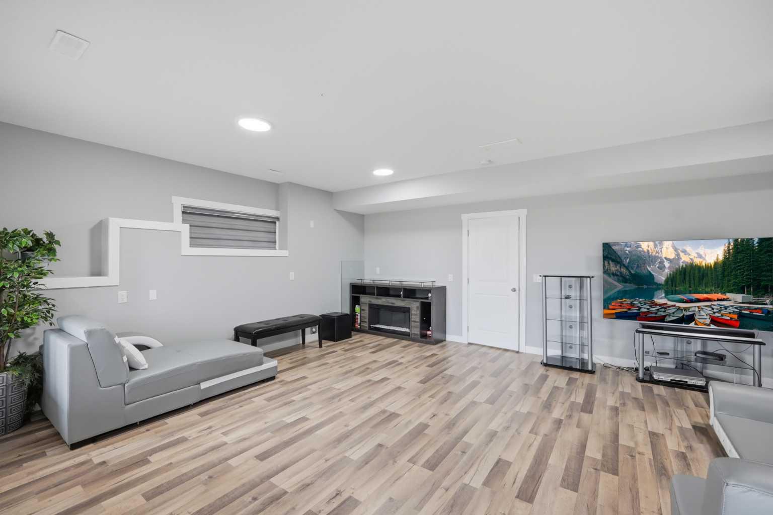 288 Corner Meadows Manor NE