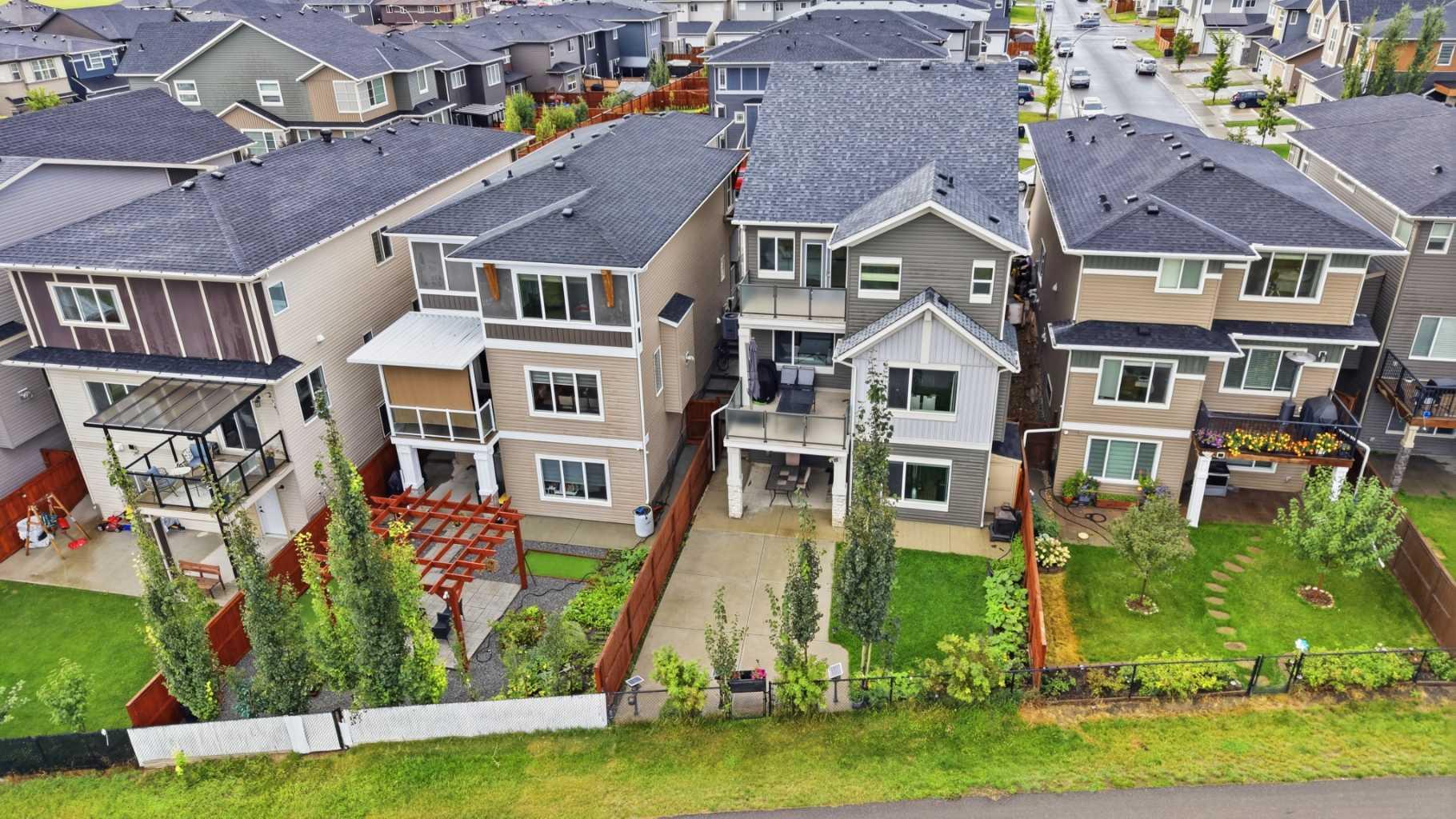 288 Corner Meadows Manor NE