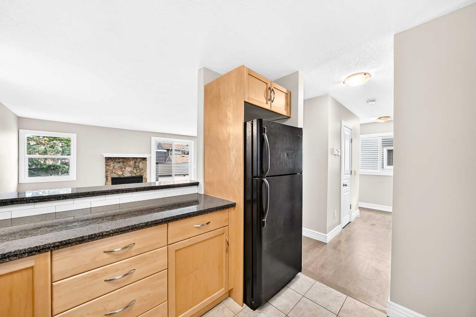225, 33 Glamis Green SW