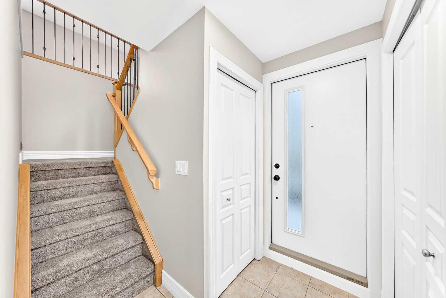225, 33 Glamis Green SW