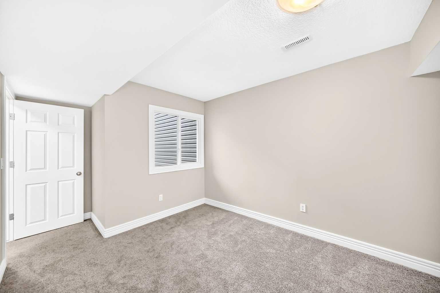 225, 33 Glamis Green SW