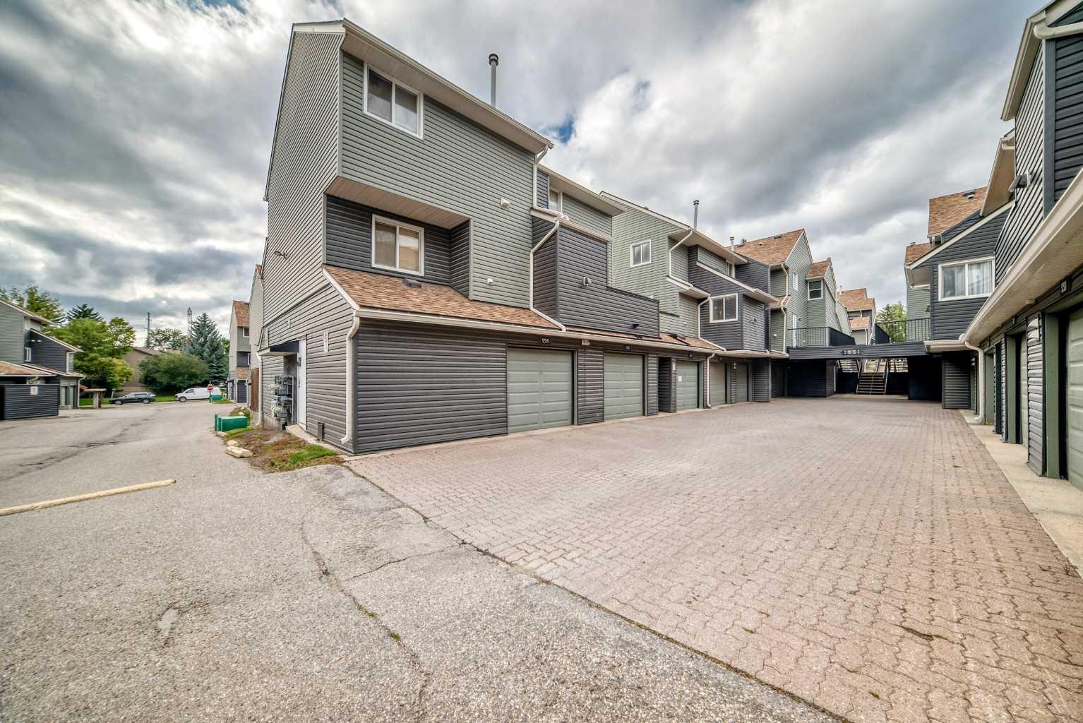 225, 33 Glamis Green SW