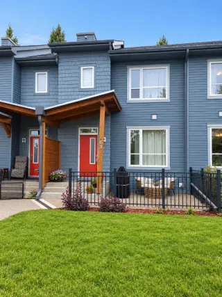 63 Chapalina Square SE