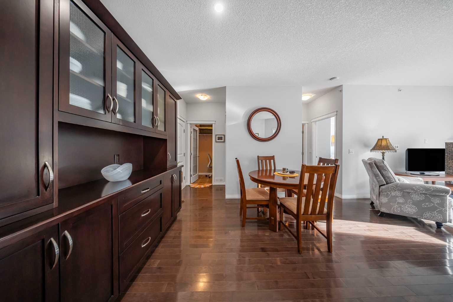 4408, 31 Country Village Manor NE