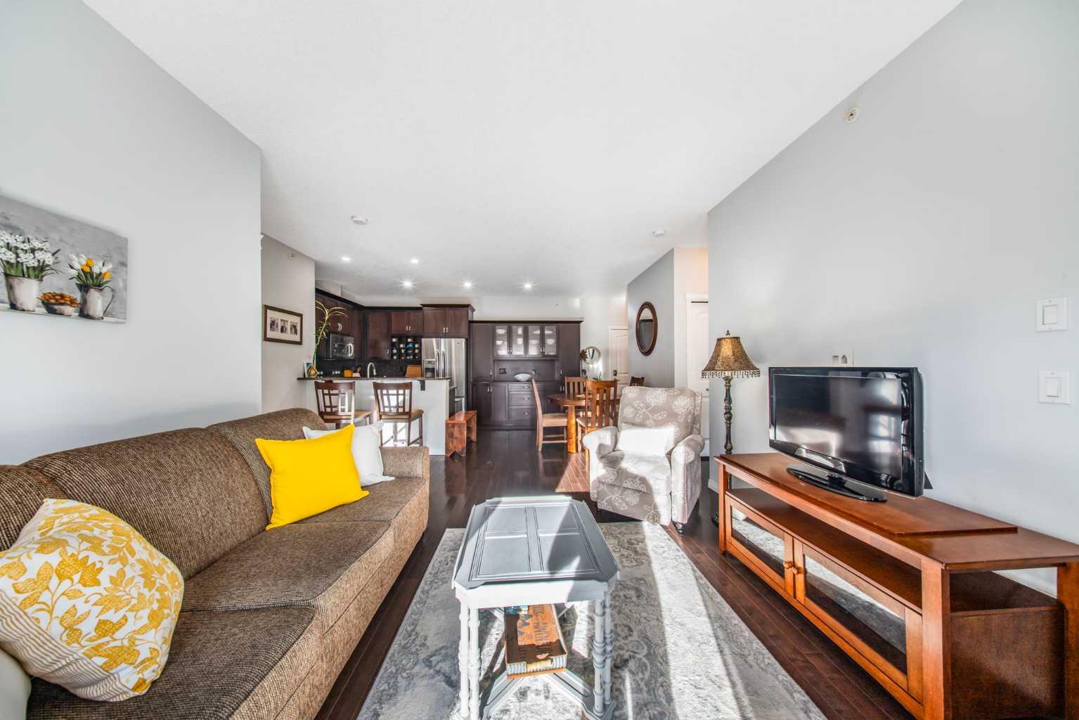 4408, 31 Country Village Manor NE