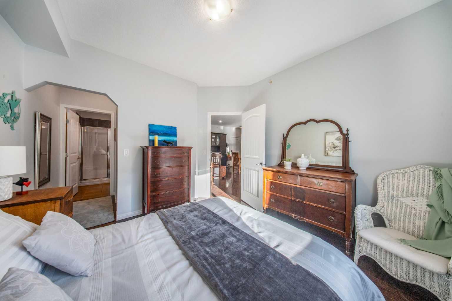 4408, 31 Country Village Manor NE