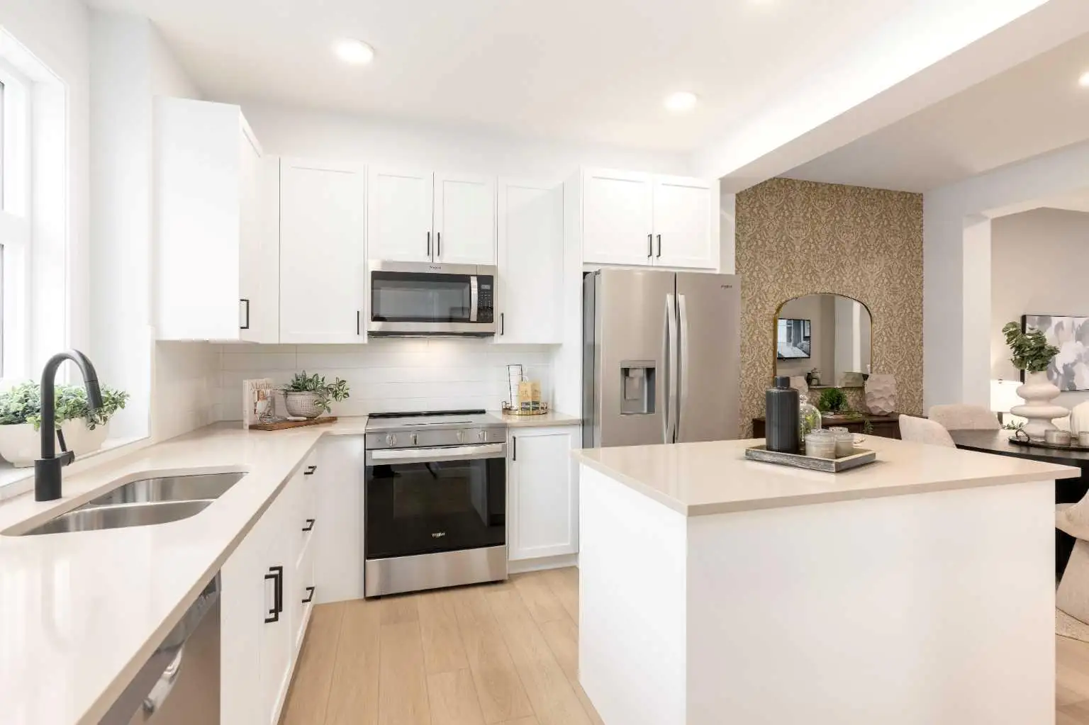 303, 30 Rochester View NW