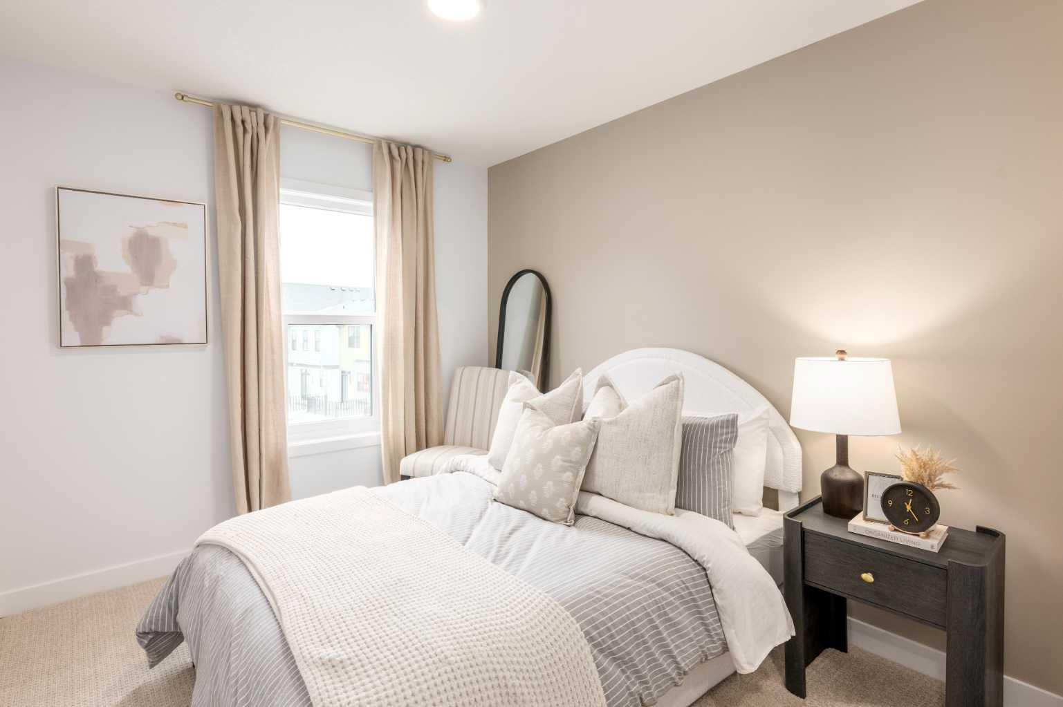 303, 30 Rochester View NW