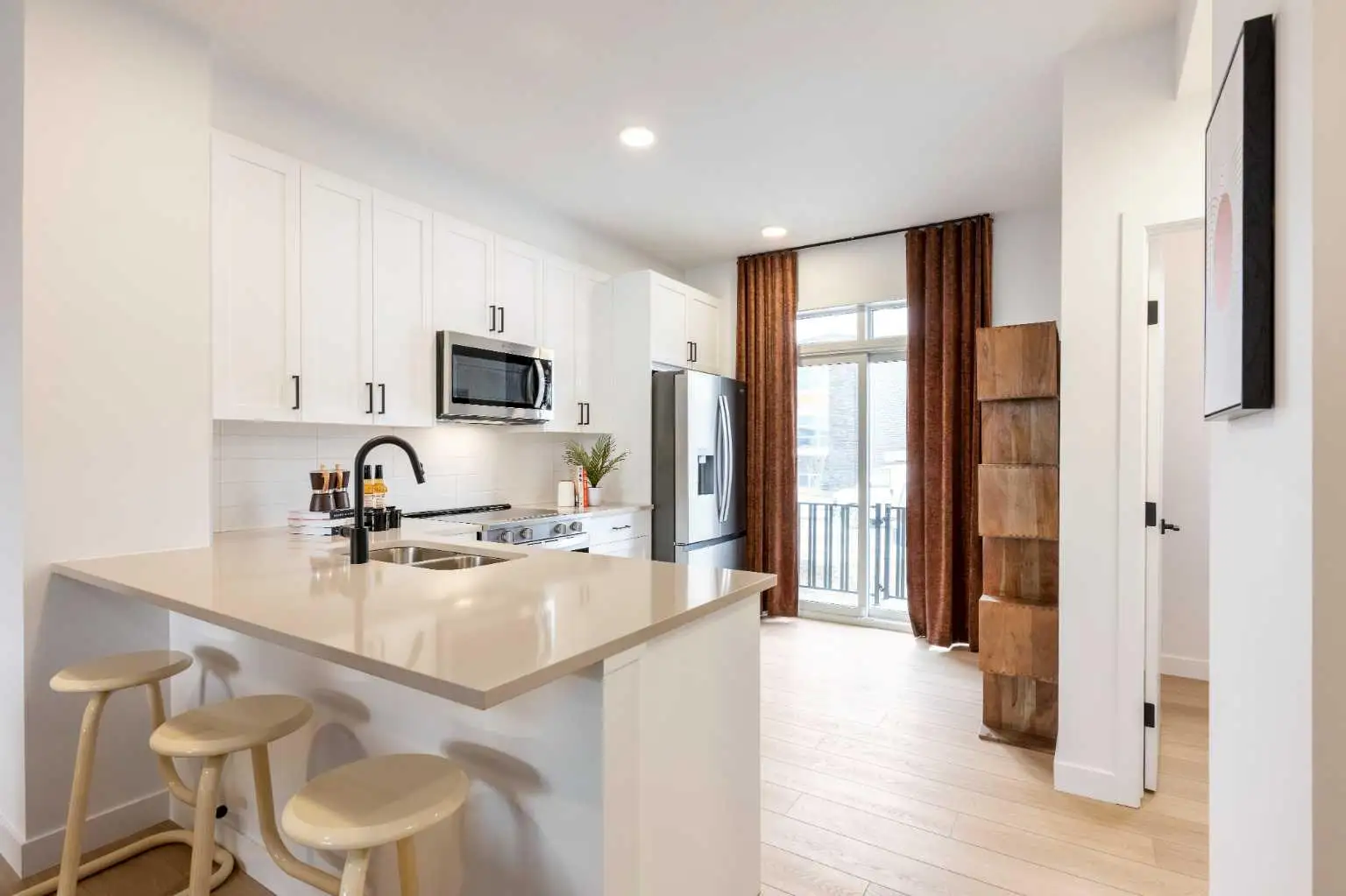 1203, 30 Rochester View NW