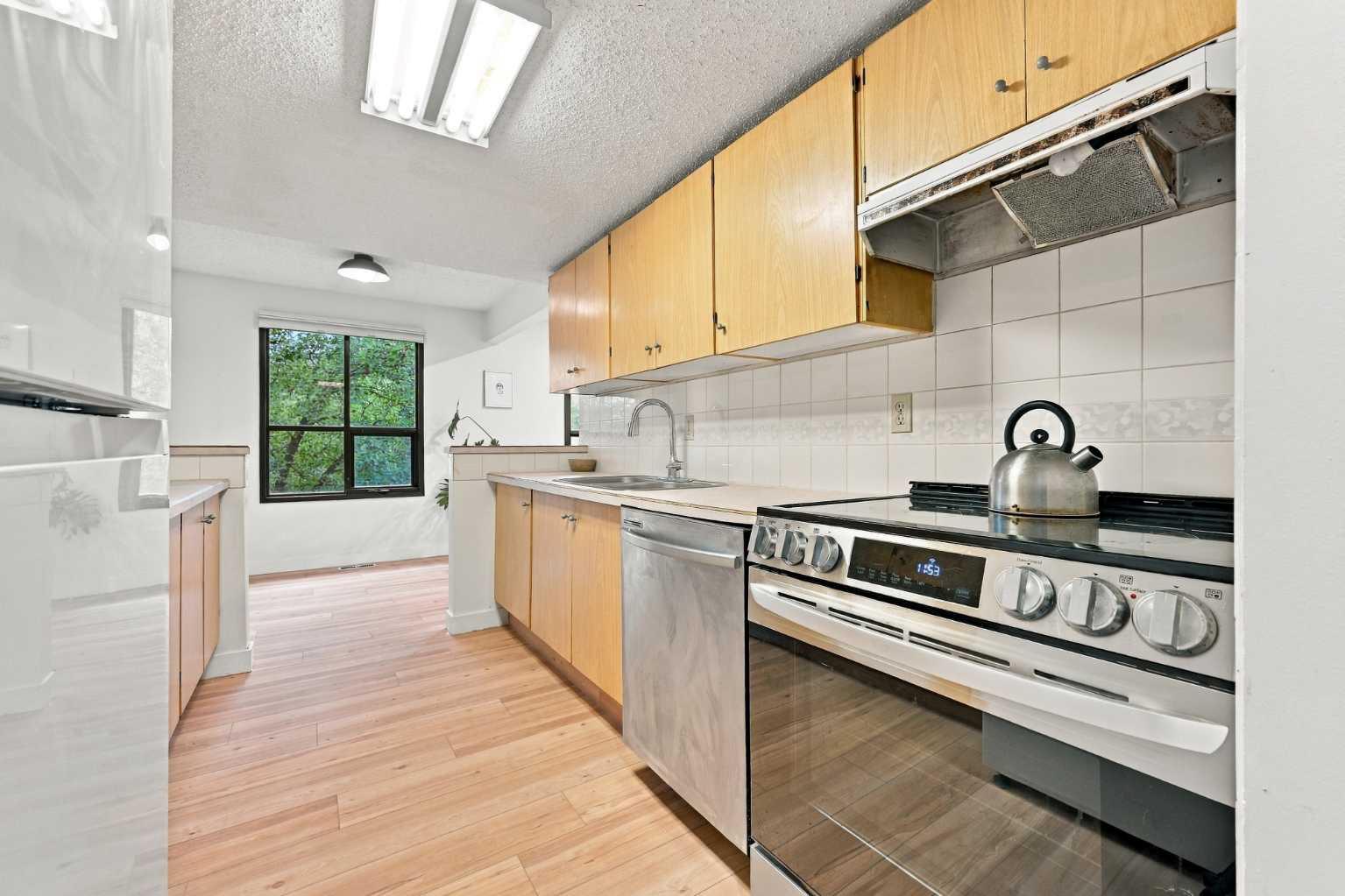 52 Canterbury Gardens SW