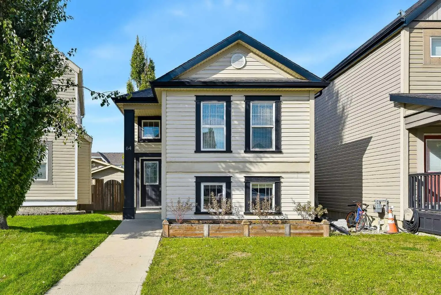 64 Copperfield Rise SE