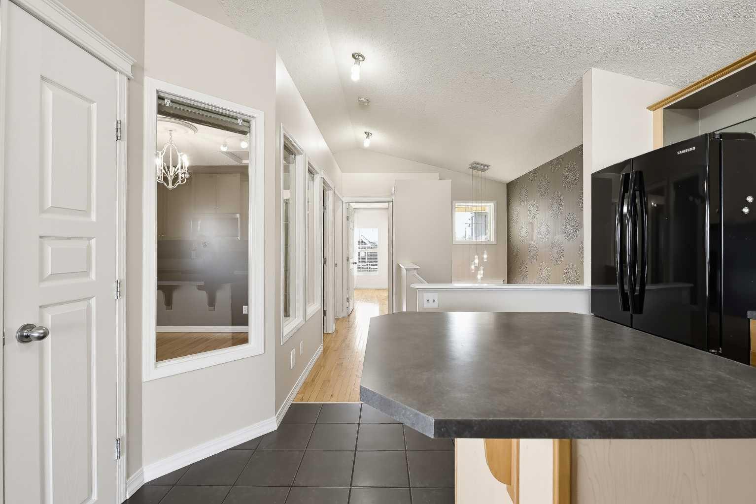 64 Copperfield Rise SE