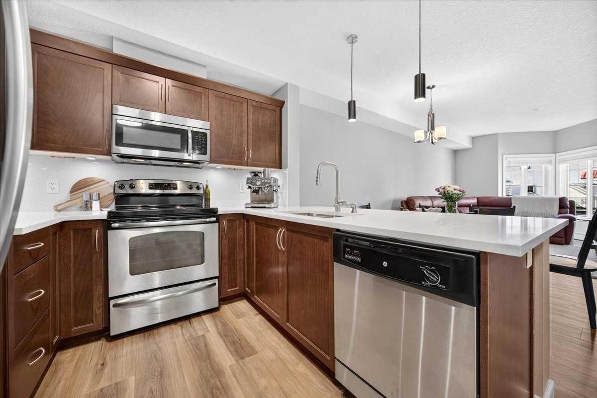 226, 20 Royal Oak Plaza NW