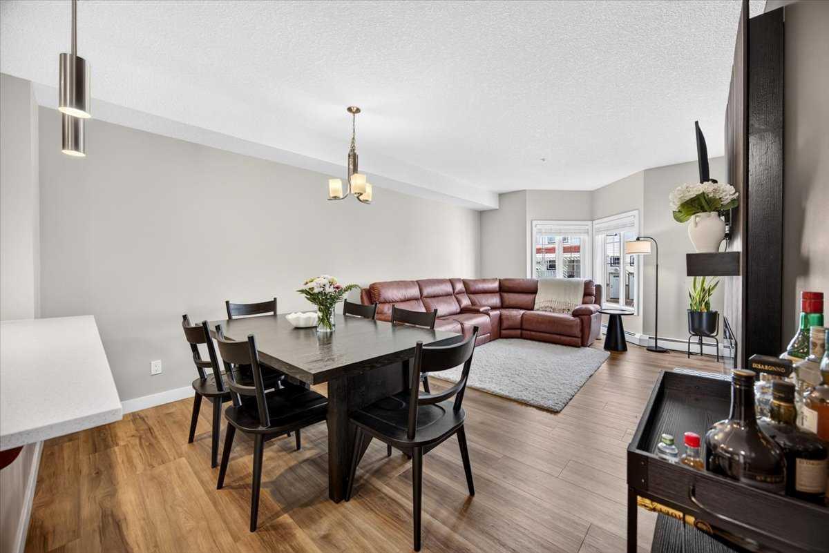 226, 20 Royal Oak Plaza NW